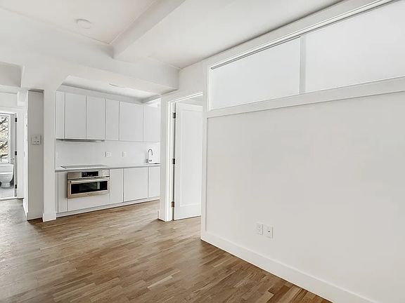 5th image of 301 E 21st St APT 3B