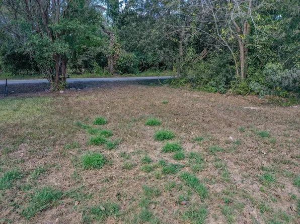 1617 Azalea Dr, Wharton, TX 77488