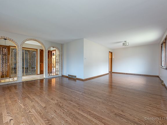 4th image of 607 E 173rd St
