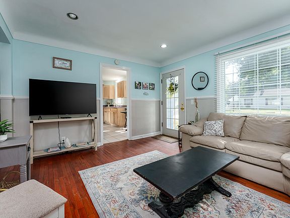 5th image of 1613 Sunnyside Dr