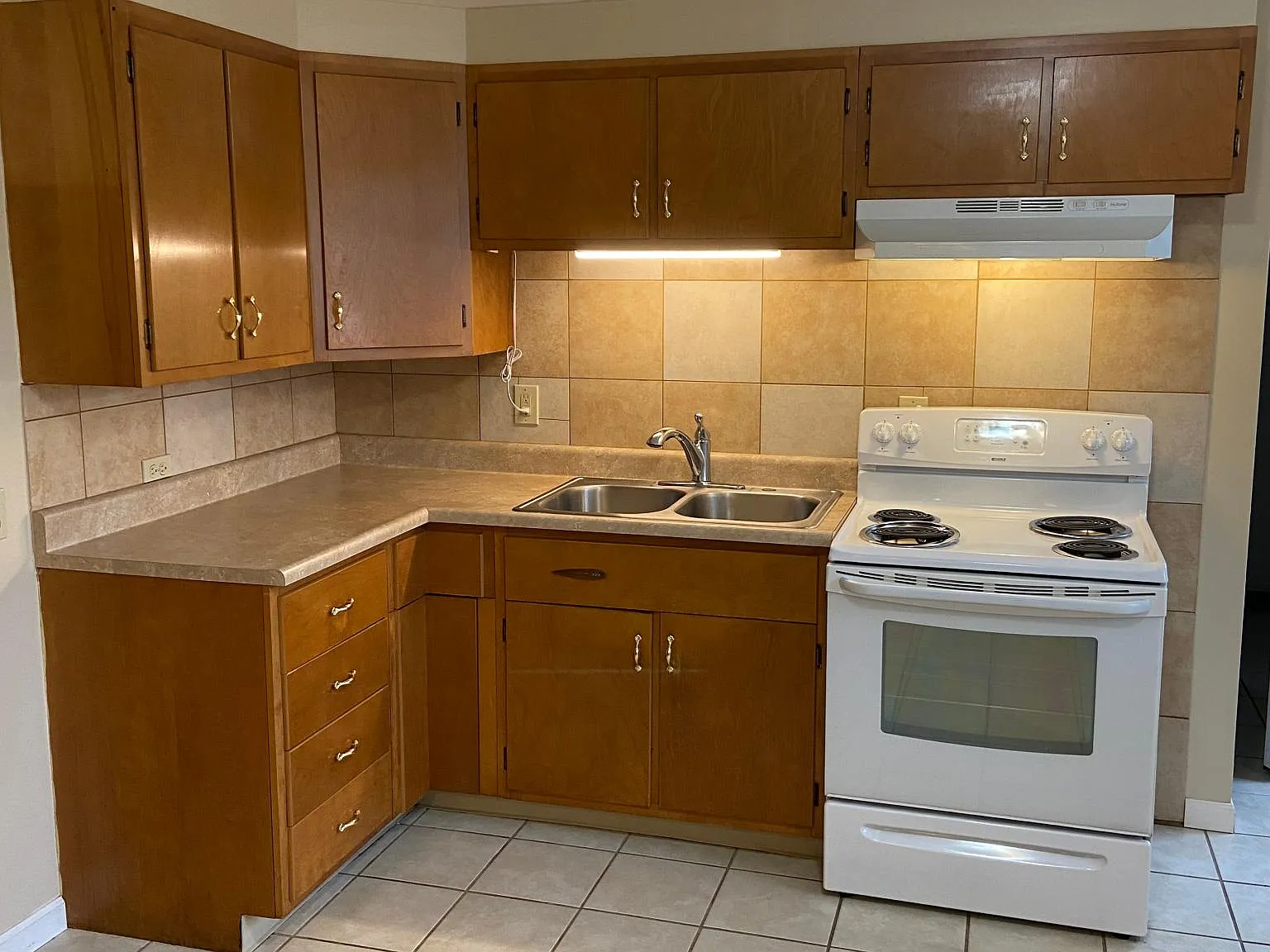 2 bed, $900 — Photo 3