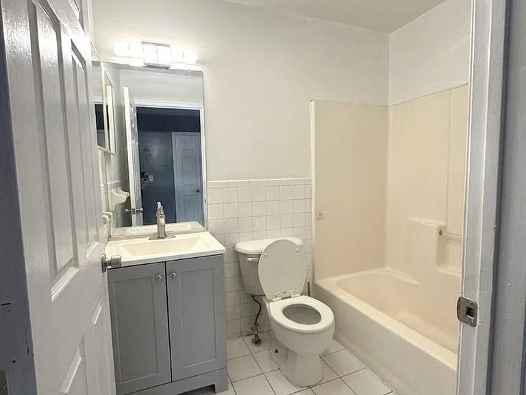 32 Holland St #1 — Photo 5