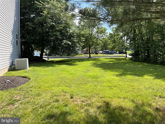 2nd image of 590 Penn St