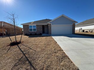 941 S Buffalo Ln, Mustang, OK 73064
