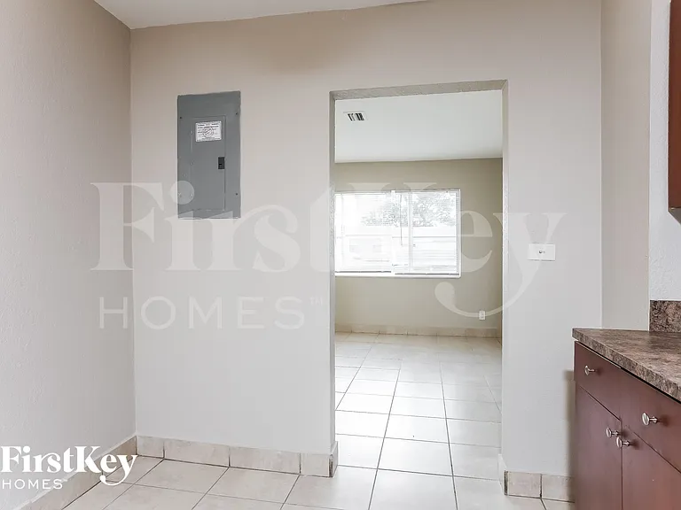 2441 NW 182nd Ter — Photo 6