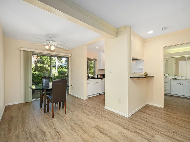 23732 Hillhurst Dr #27 — Photo 4