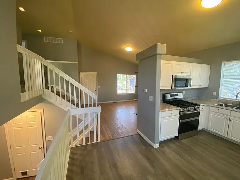 8665 Cloverleaf Cir — Photo 1