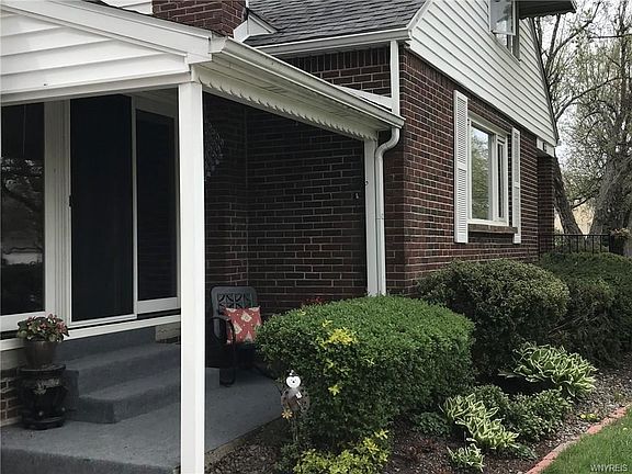 3rd image of 333 Paramount Pkwy