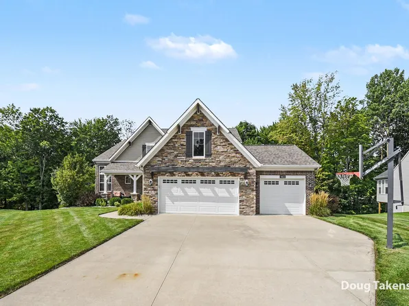 9413 Sunset Ridge Dr NE, Rockford, MI 49341
