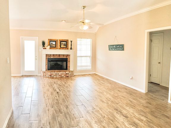 4th image of 2930 Le Oaks Dr