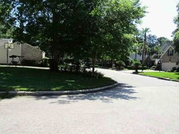 Exterior Neighborhood (street photo)