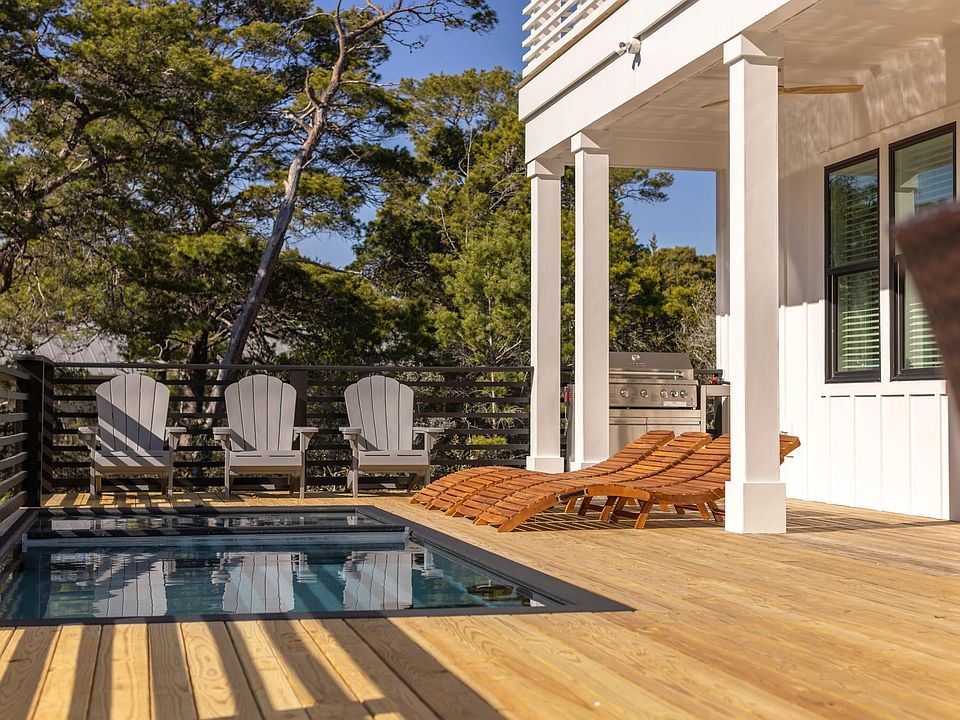 1st image of 221 Hillcrest Rd