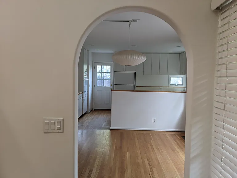 1661 Castilleja Ave — Photo 8