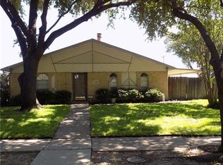 718 Pinoak Dr, Grand Prairie, TX 75052