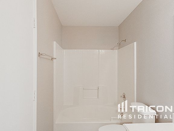 5th image of 1409 E Brown St