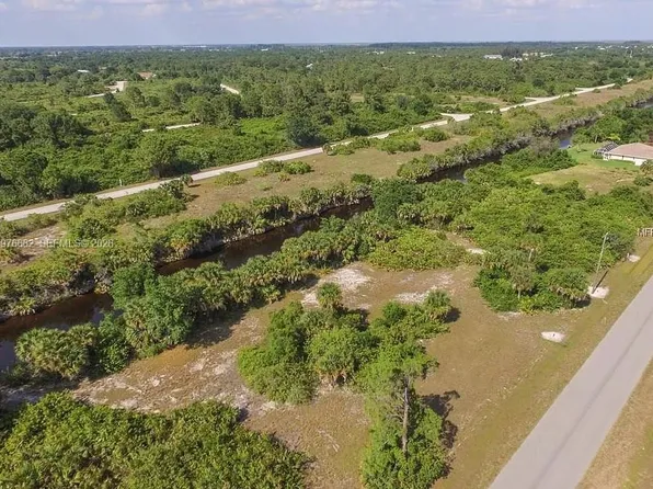 272 Baytree Dr, Rotonda West, FL 33947