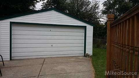 3rd image of 23361 Hoover Ave