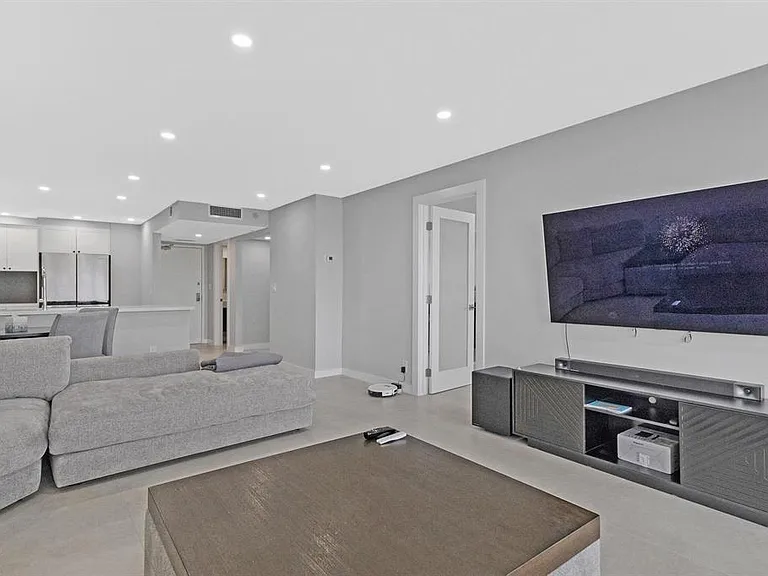 3900 Galt Ocean Dr #2114 — Photo 9