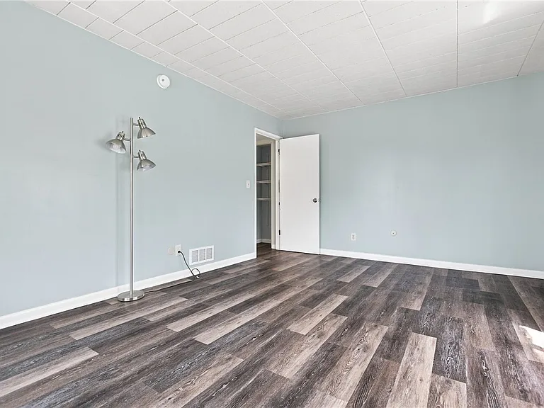 533 Forest Green Dr — Photo 16