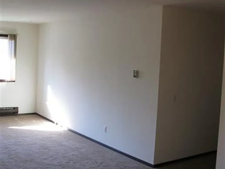 212-214 Sunset Ln — Photo 17