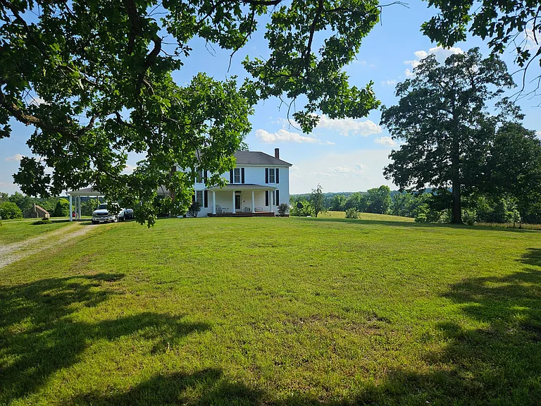 22864 Prince Edward Hwy — Photo 1