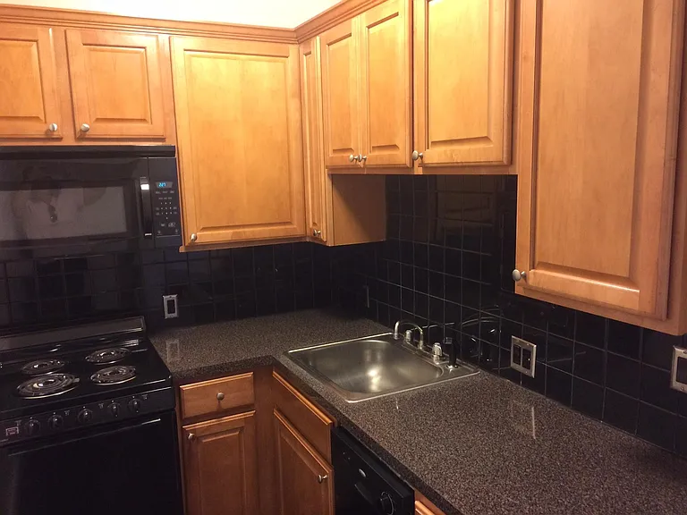 St. Regis Apartments — Photo 23