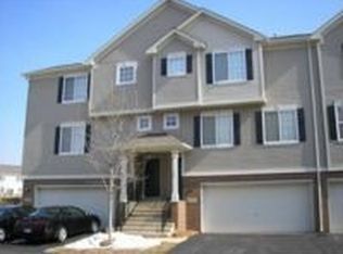 1895 Indian Hill Ln, Aurora, IL 60503