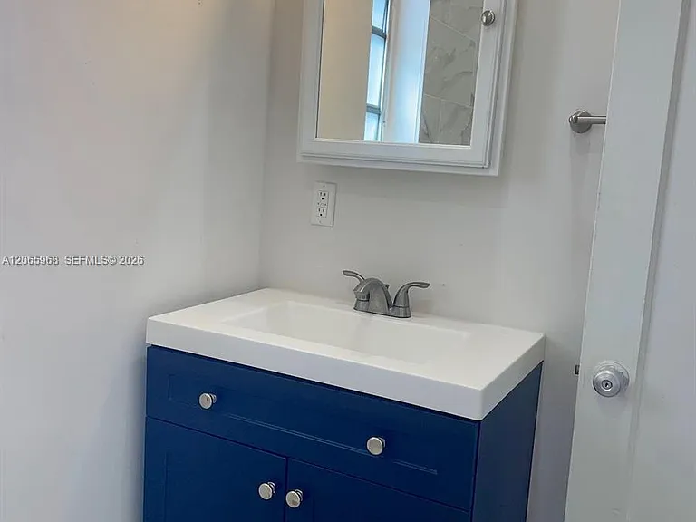 740 SW 7th St #3 — Photo 6