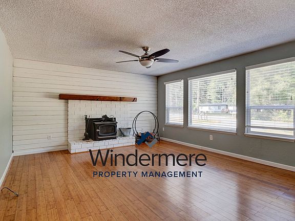2nd image of 4576 Woodland Cir