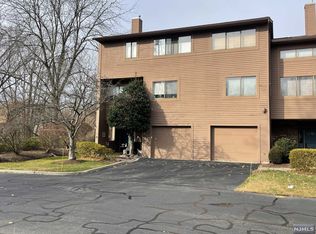 41 Lexington Ct, Township Of Washington, NJ 07676