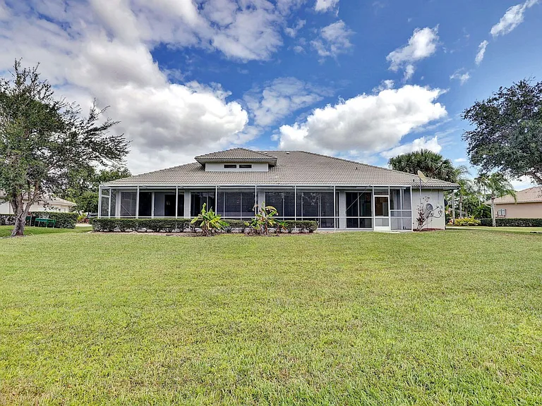 8028 Plantation Lakes Dr — Photo 47