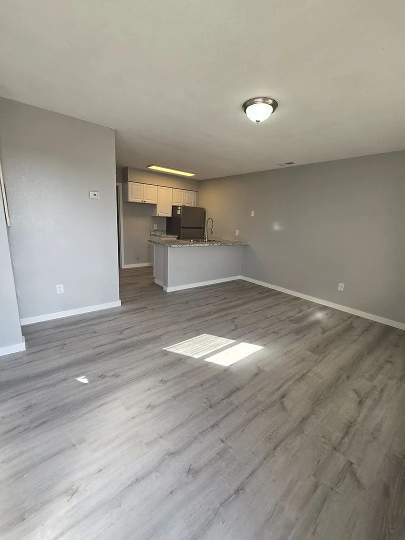 1 Bedroom 1 Bathroom Apartment! — Photo 3