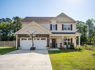 704 Crystal Cove Ct, Sneads Ferry, NC 28460