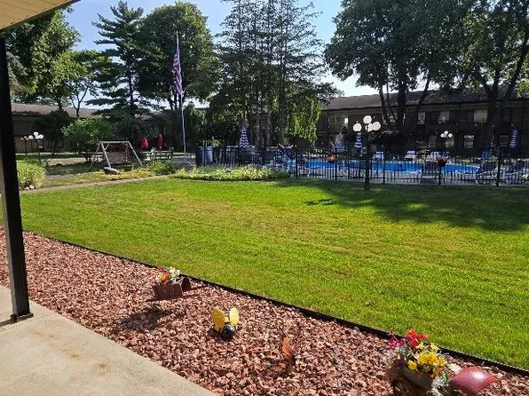 995 N Cass Lake Rd APT 142, Waterford, MI 48328