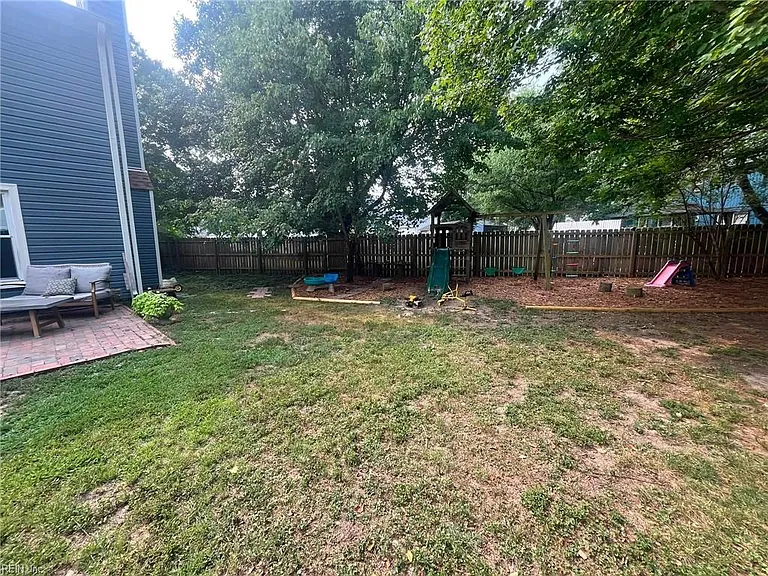 2505 Castle Hill Ct — Photo 26