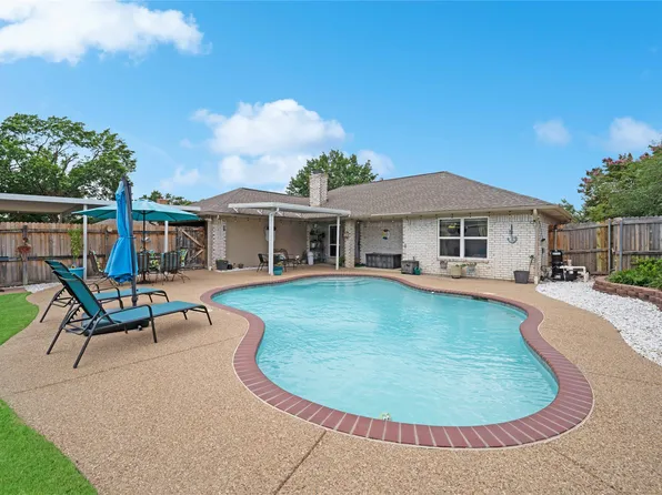 1608 Mayflower Dr, Carrollton, TX 75007