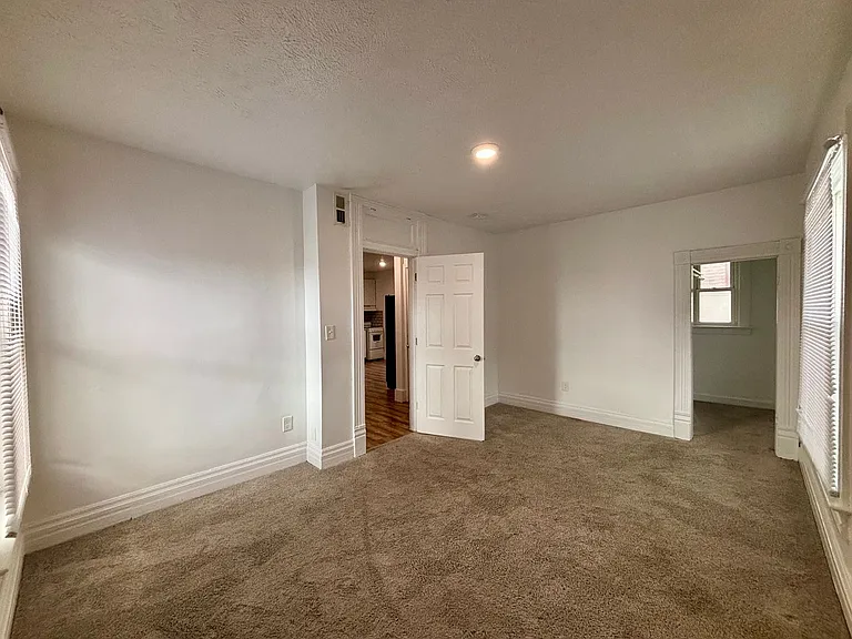 2415 E St — Photo 10
