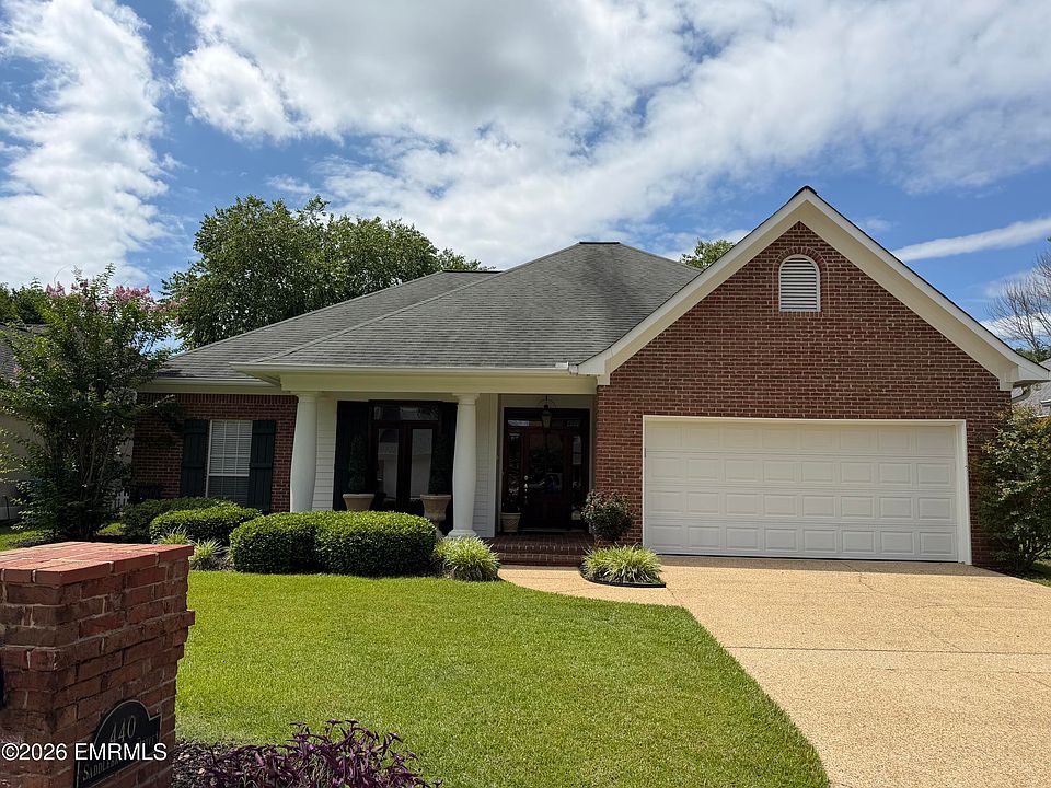1st image of 440 Saddlebrook Dr