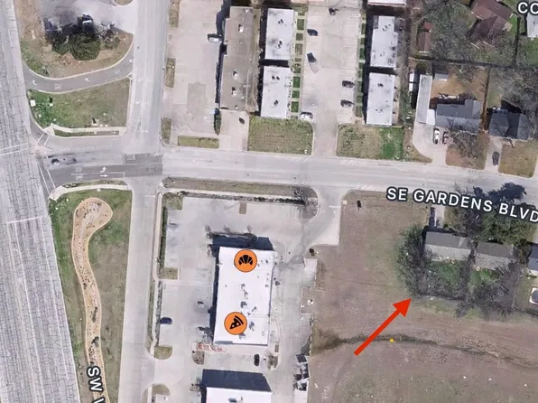 124 SE Gardens Blvd, Burleson, TX 76028