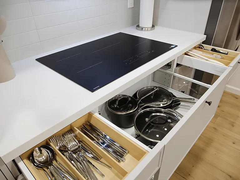 Brand-new modern kitchen (Pic 3)