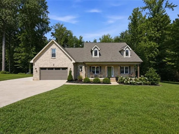 2977 Bridge Point Dr, Sophia, NC 27350