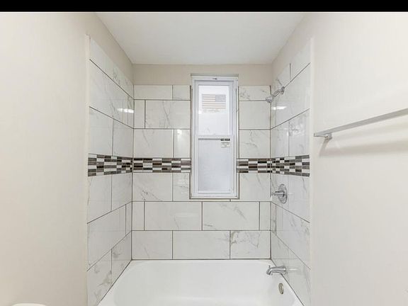 3rd image of 3043 W 40th Pl Floor 1