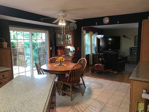 3rd image of 3081 Derbyshire Dr