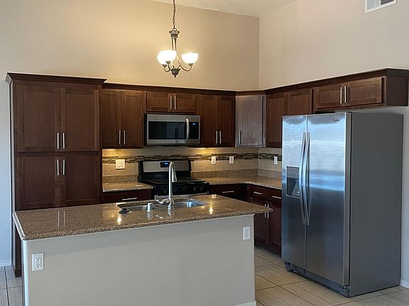 3rd image of 3737 Loma Esteban Dr