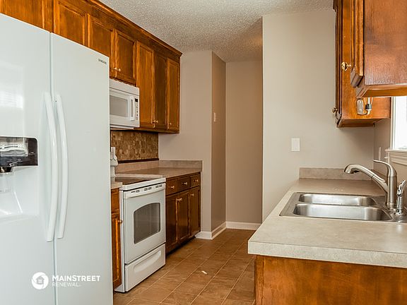 5th image of 203 S F St