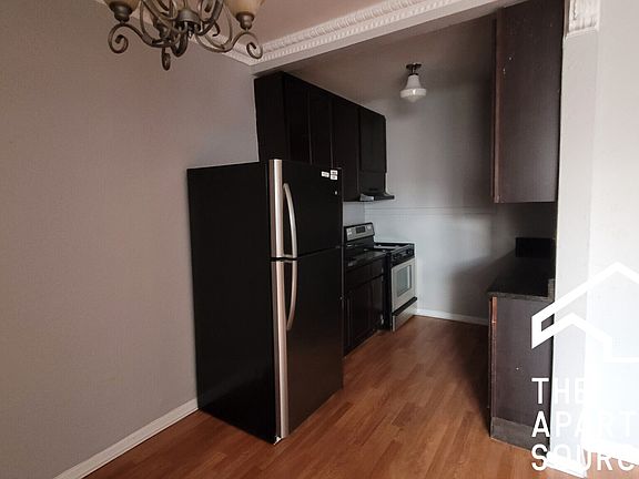4th image of 2349 W Devon Ave #211