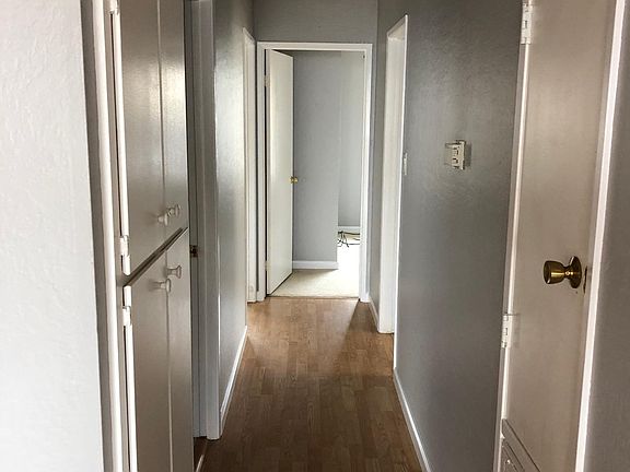 4th image of 8 Lycett Cir