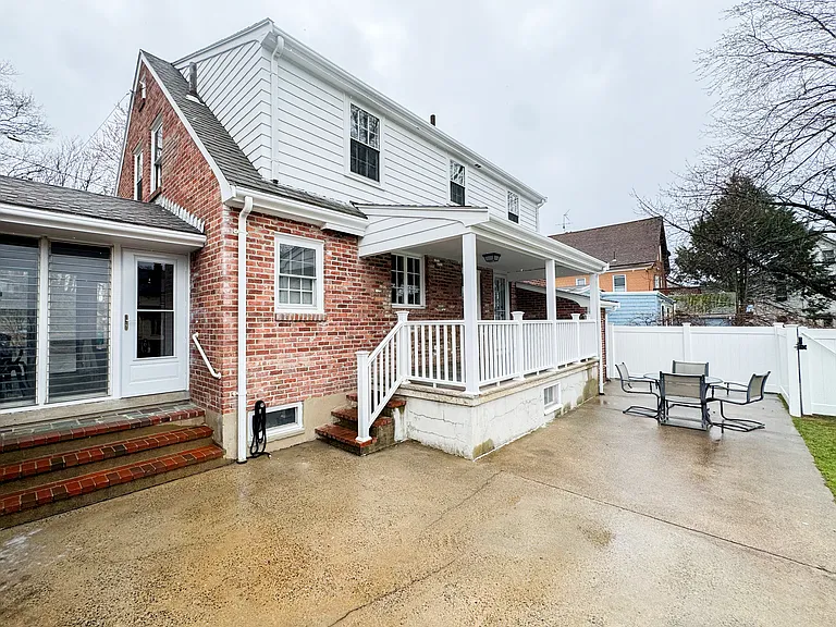40 Walter St — Photo 38