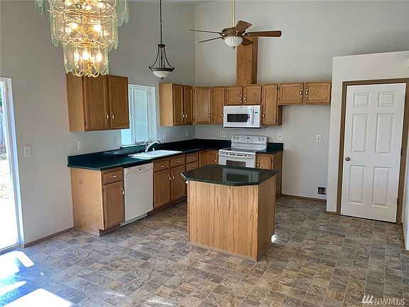 3rd image of 10525 64th Ave NE