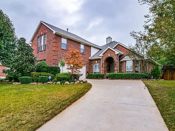 2nd image of 320 Love Bird Ln